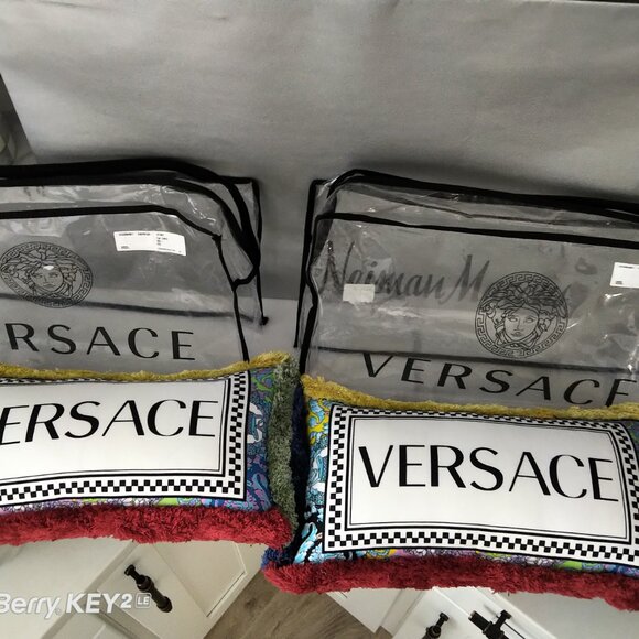 Neiman's Authentic Versace NIB's Set of 2 Versace Pillows Ret. $1398 + tx - Picture 9 of 13
